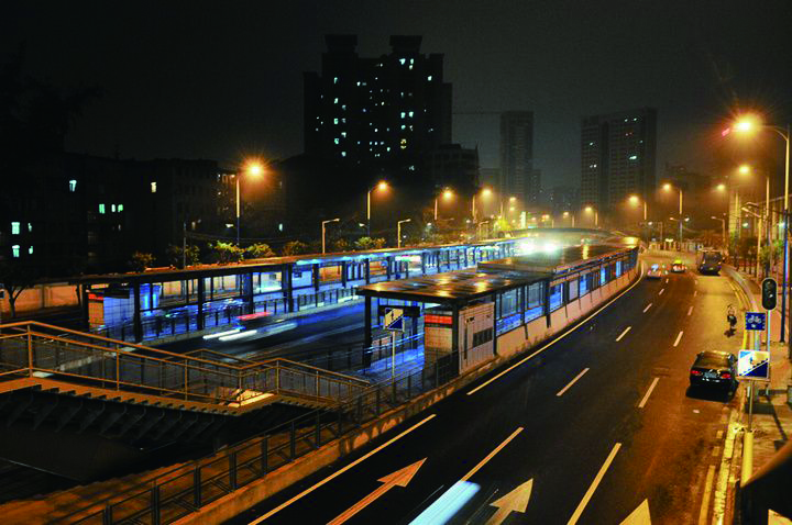 3 中山大道快速公交（BRT)试验工程.jpg